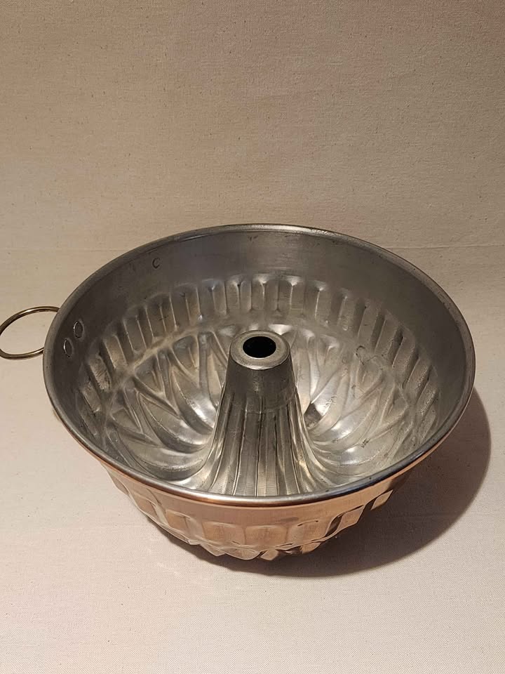 Vintage Copper Bundt (Gugelhupf) mold